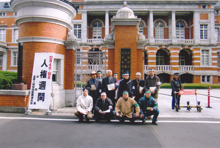 �����{�u���b�N�l���T�Ԋ����ʐ^